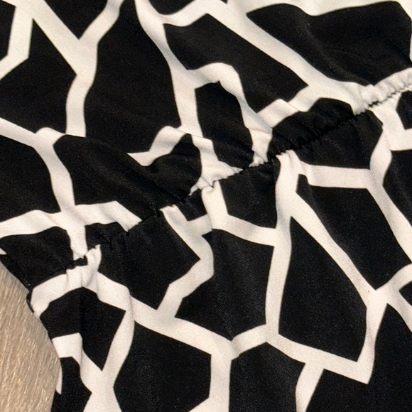 Alfani Geometric Print Short Sleeve Black & White Dress Women’s Size M - Picture 6 of 11